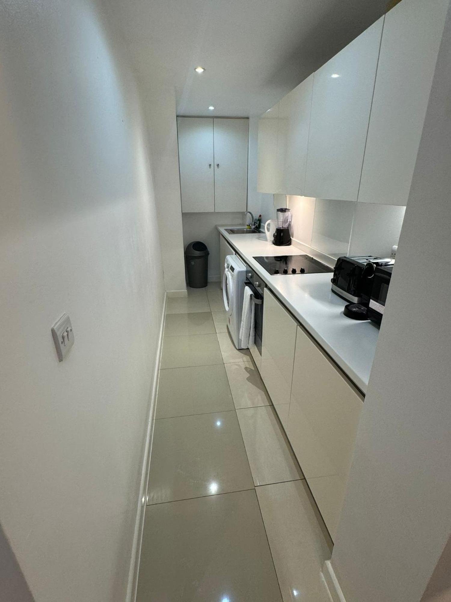 Sleep 8 In The Heart Of Hy4 * Londres